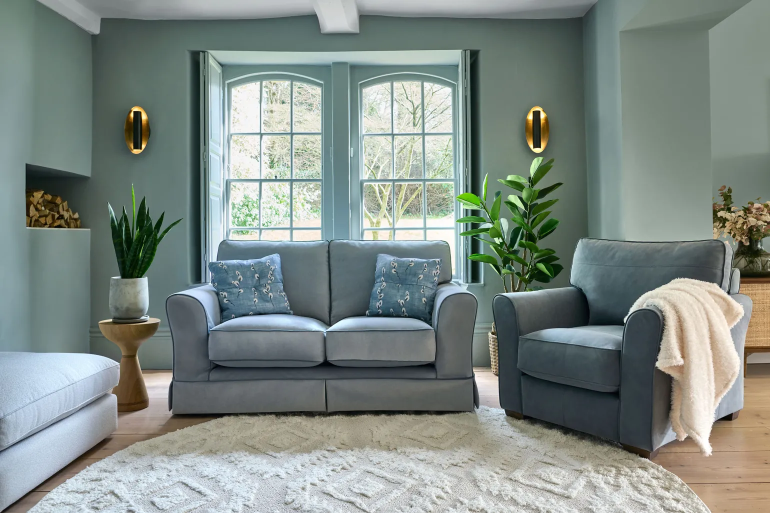 A modern twist on a classic style, the Heath Sofa Collection has a charming character that will sit perfectly within your home. With generous proportions and endless cocooning comfort, you’ll never want to leave the comfort of the Heath. Lavish loose covers offer a more relaxed look, while traditional fixed covers will create an elegant atmosphere. The Heath really sets the mood for lounging, whether you're after a quick nap or a thrilling movie marathon!